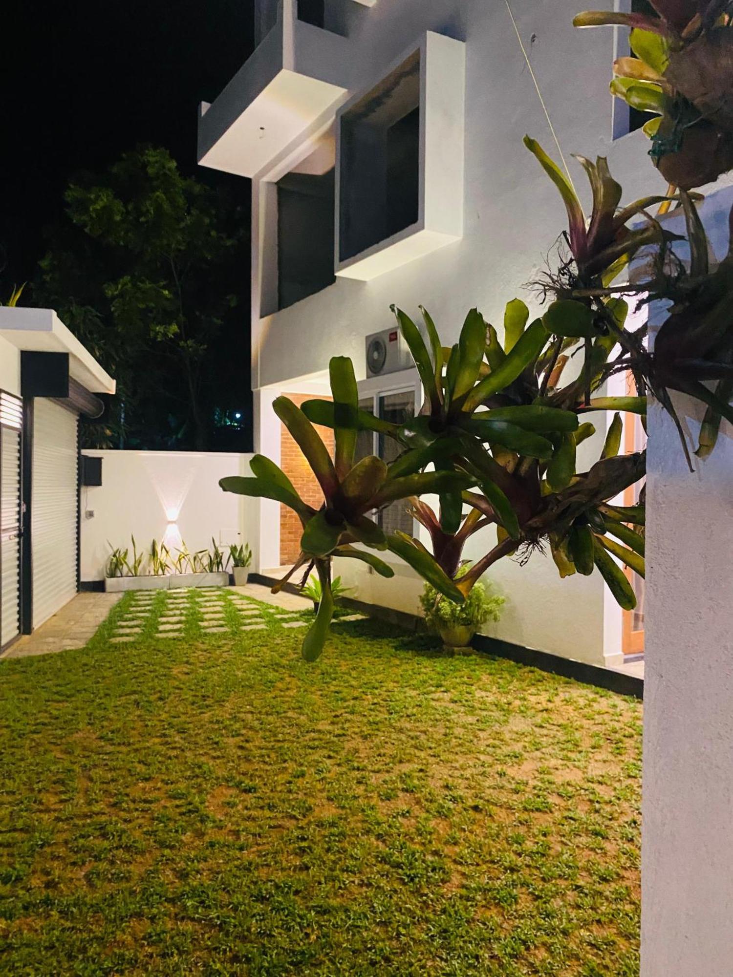 Hotel Ocean Ripples Hikkaduwa Exterior foto
